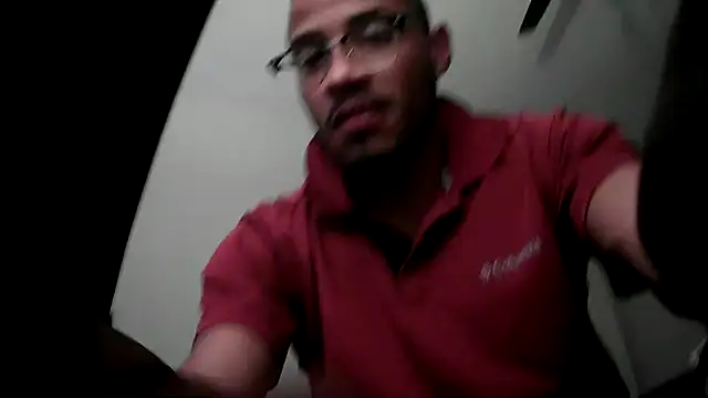 Snapshot of papi_9467 chatting on October 4, 11:37 am papi 9467 online show from October 4, 11:37 am