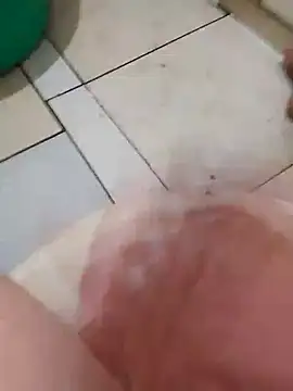 Snapshot of luca12z chatting on September 28, 1:58 am luca12z online show from September 28, 1:58 am