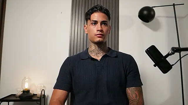 Snapshot of AxelVilla_ chatting on October 22, 9:40 pm AxelVilla  online show from October 22, 9:40 pm