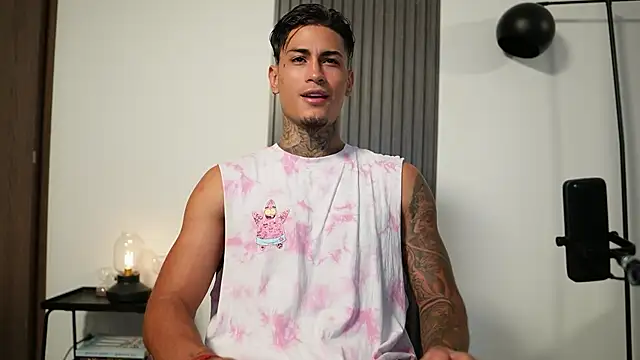 Snapshot of AxelVilla_ chatting on October 8, 8:02 pm AxelVilla  online show from October 8, 8:02 pm