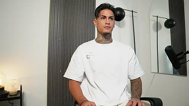 Snapshot of AxelVilla_ chatting on September 30, 8:23 pm AxelVilla  online show from September 30, 8:23 pm