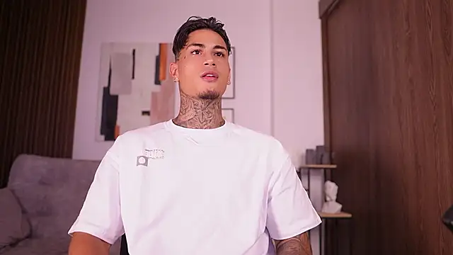 Snapshot of AxelVilla_ chatting on September 14, 8:33 pm AxelVilla  online show from September 14, 8:33 pm