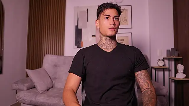 Snapshot of AxelVilla_ chatting on October 1, 11:41 pm AxelVilla  online show from October 1, 11:41 pm