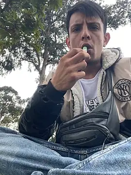 andrewcoopper1 online show from February 3, 3:39 pm