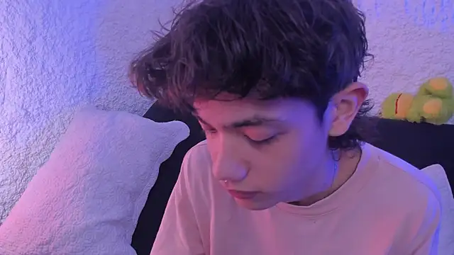 Snapshot of thiago_kinghot chatting on September 22, 4:45 am thiago kinghot online show from September 22, 4:45 am