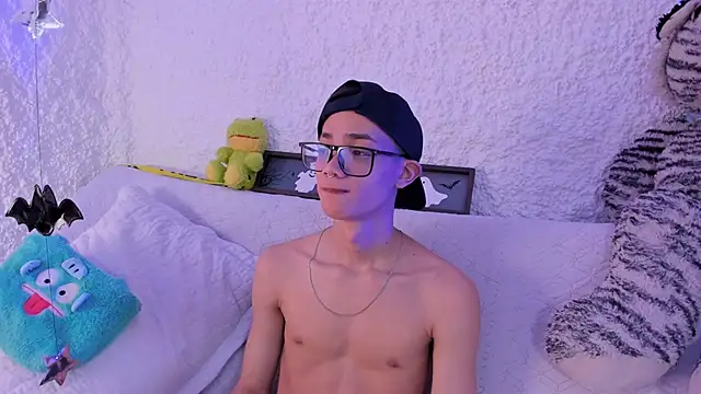 Snapshot of thiago_kinghot chatting on October 30, 8:21 pm thiago kinghot online show from October 30, 8:21 pm