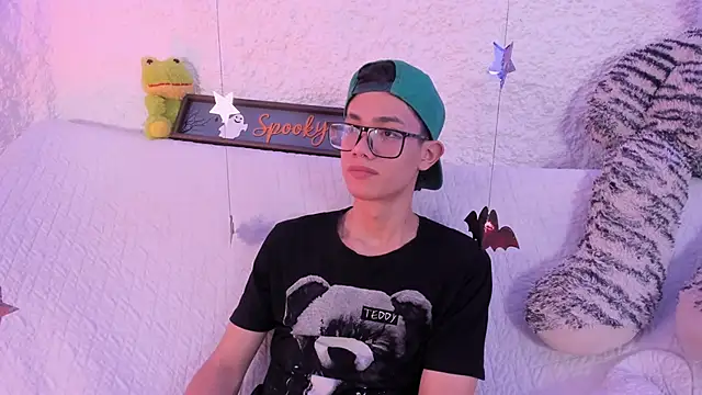 Snapshot of thiago_kinghot chatting on October 11, 12:53 pm thiago kinghot online show from October 11, 12:53 pm