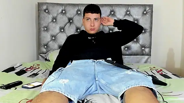 Snapshot of HELLSTAR chatting on October 4, 7:02 am HELLSTAR online show from October 4, 7:02 am