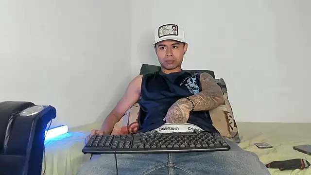  Logan Colton  online show from May 29, 11:59 pm