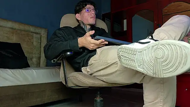 david huge online show from March 1, 6:24 am