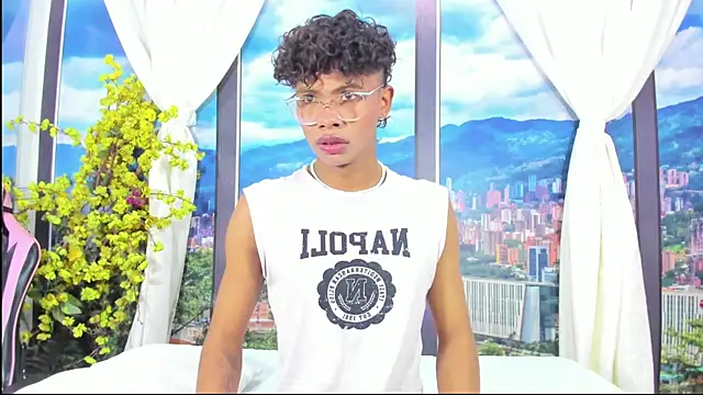 MilthonDelis online show from September 18, 4:25 am