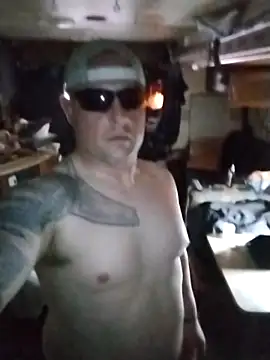 JoeyUhOh online show from November 26, 3:31 am