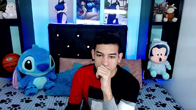 Snapshot of x_oliver_x chatting on October 26, 3:19 am x oliver x online show from October 26, 3:19 am