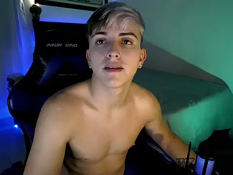 Justin trevor1 online show from April 29, 4:06 am