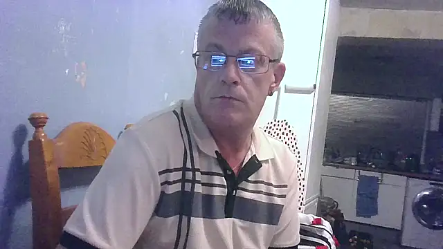 Snapshot of hefin18 chatting on March 13, 9:16 pm hefin18 online show from March 13, 9:16 pm