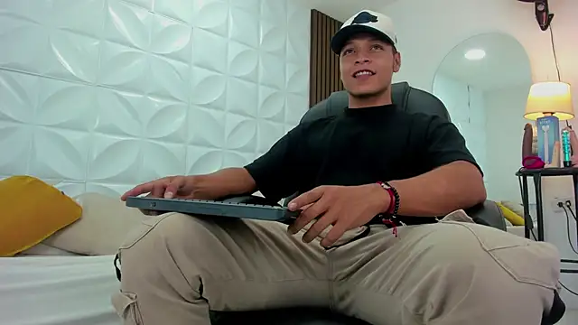 Ricky Owens1 online show from November 26, 8:45 pm