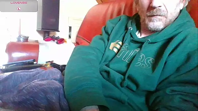 Snapshot of Vrenico-SC chatting on October 4, 11:04 am Vrenico-SC online show from October 4, 11:04 am