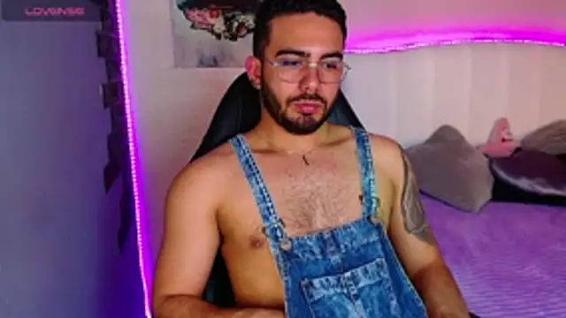 adamhairy online show from July 10, 9:49 pm