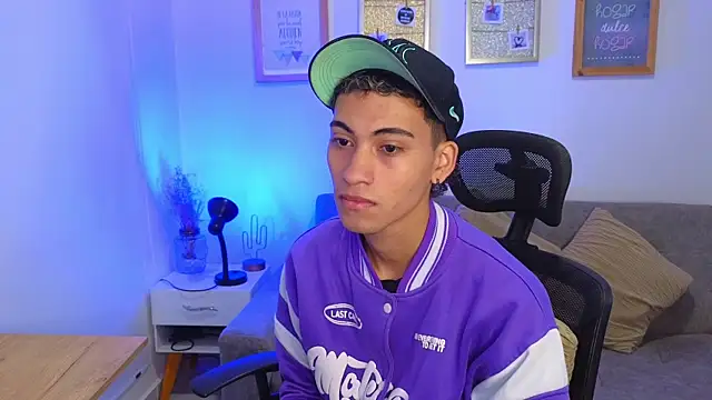 yulian vasquez online show from December 5, 12:34 pm