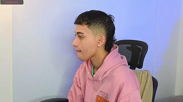 yulian vasquez online show from October 1, 12:31 pm