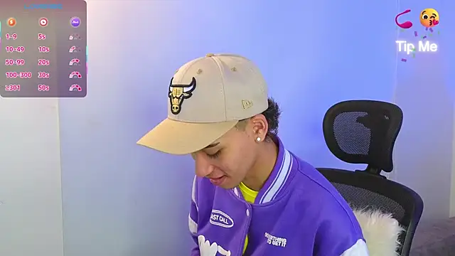 yulian vasquez online show from October 3, 12:43 pm