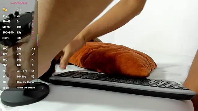 LoganTwink18 online show from January 15, 4:31 pm