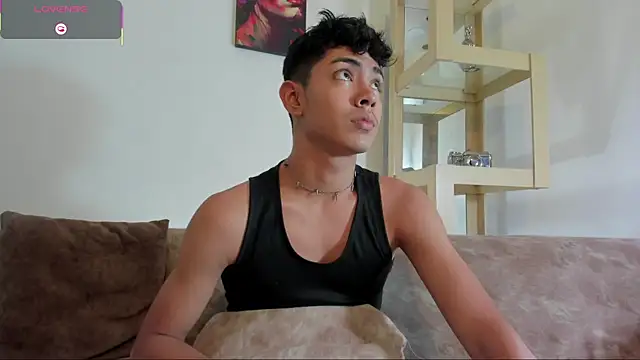 LoganTwink18 online show from January 8, 10:59 pm