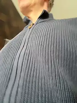 SexyLeon8 online show from April 7, 7:30 am