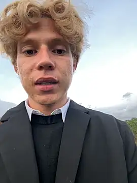 pbyariel- online show from October 25, 4:52 pm