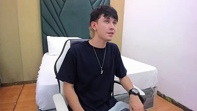 Michael blue online show from October 25, 8:43 pm