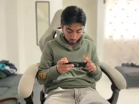 Snapshot of millan_32 chatting on October 14, 4:14 pm millan 32 online show from October 14, 4:14 pm