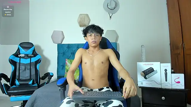 Snapshot of _taylor_black chatting on September 22, 11:37 pm  taylor black online show from September 22, 11:37 pm