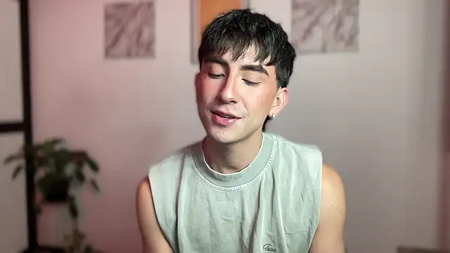 sweettaaron01 online show from May 16, 12:30 am