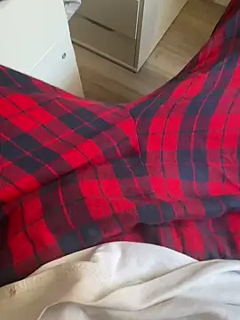 v0rt3xXk online show from April 4, 2:25 pm