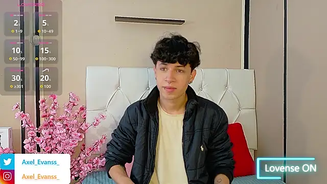 Snapshot of Axel__Evans chatting on October 6, 11:59 am Axel  Evans online show from October 6, 11:59 am