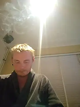 Snapshot of piercingpik chatting on October 6, 10:47 pm piercingpik online show from October 6, 10:47 pm