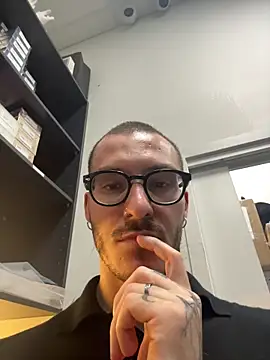 xAaronx9095 online show from October 12, 4:50 am