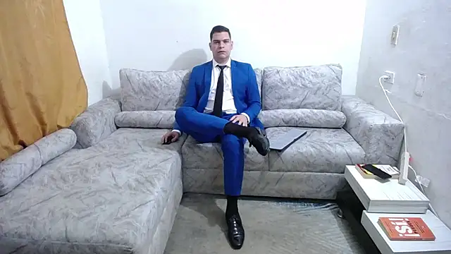 Victor Maitland online show from November 19, 3:50 am