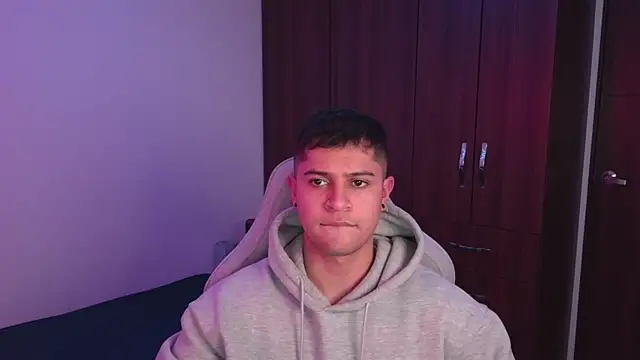 domsantiago  online show from October 16, 1:46 am