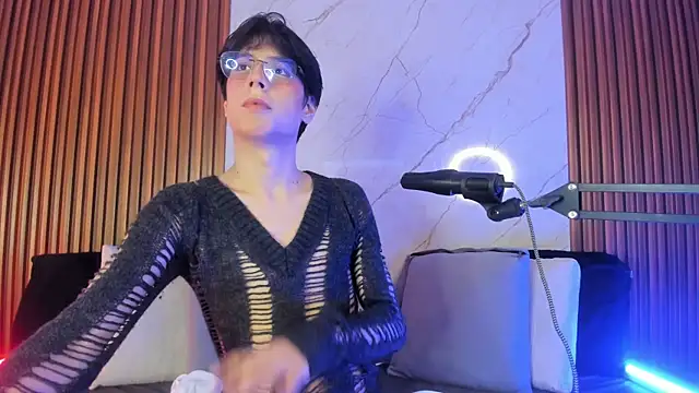 Snapshot of luixdust_ chatting on October 13, 9:32 pm luixdust  online show from October 13, 9:32 pm