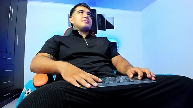 thiago  cp01 online show from February 25, 5:30 am