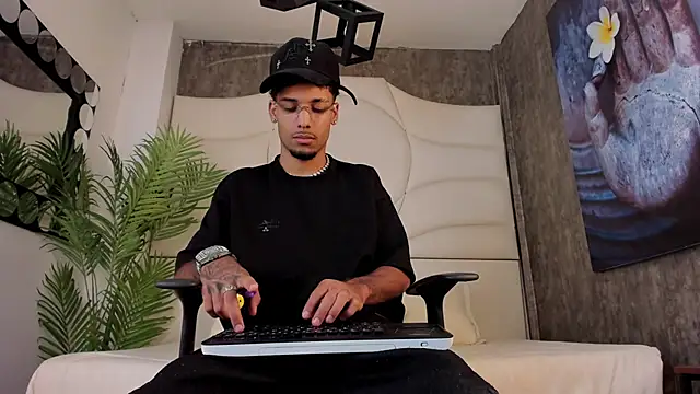 Thiagoferreti online show from October 14, 3:35 am