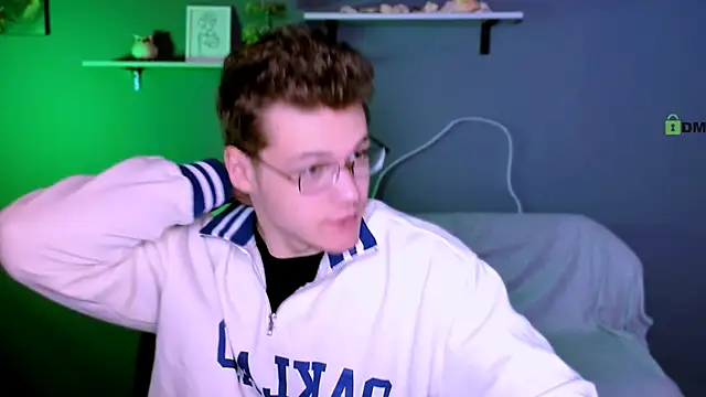 Snapshot of lucas_long_ chatting on October 21, 8:50 am lucas long  online show from October 21, 8:50 am