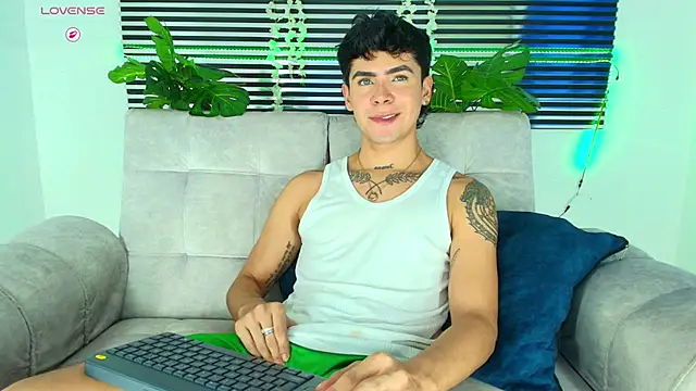 CamiiGuzmanX online show from February 5, 8:05 pm