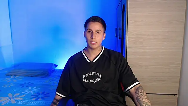 valentinosex1 online show from November 14, 10:55 pm