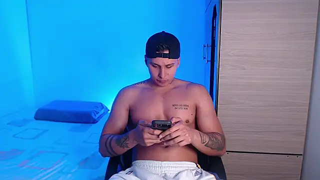 valentinosex1 online show from July 5, 11:01 pm