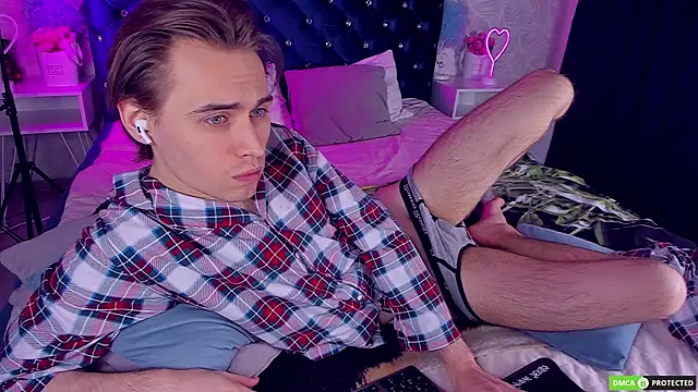 WilliamDyson online show from December 4, 3:57 am