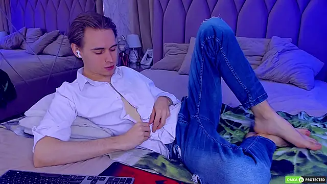 WilliamDyson online show from October 13, 3:23 am