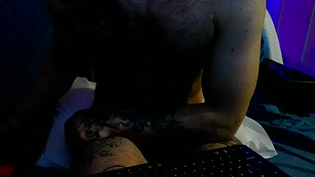 Snapshot of Luv2SuckBWC92 chatting on October 15, 6:54 am Luv2SuckBWC92 online show from October 15, 6:54 am