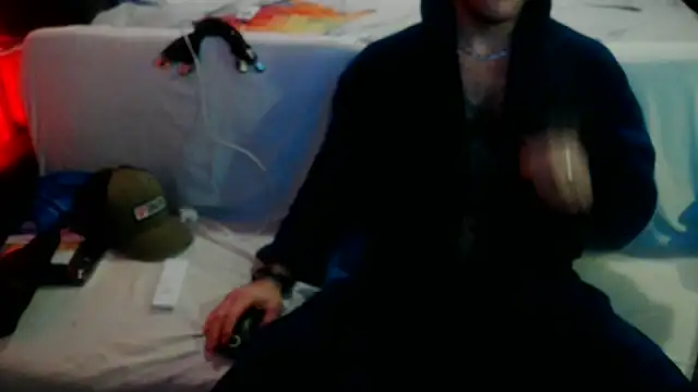 Snapshot of Luv2SuckBWC92 chatting on September 16, 5:41 am Luv2SuckBWC92 online show from September 16, 5:41 am